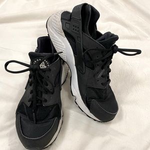 Nike Women’s Air Huarache Shoes